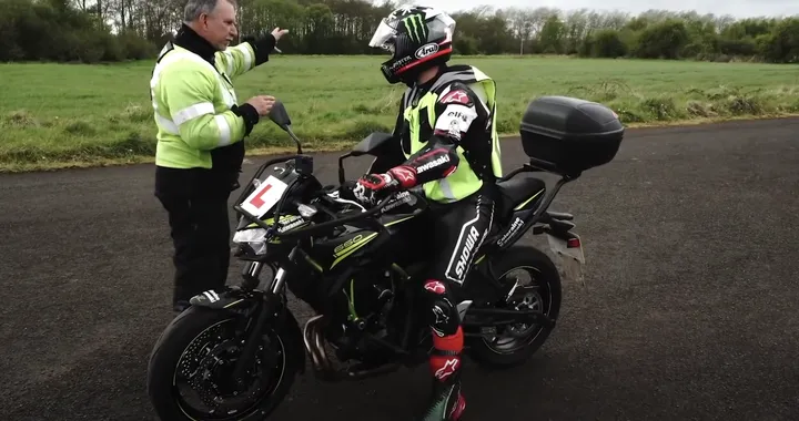 Il sei volte Campione del Mondo SBK non ha la patente: l'assurdo caso di Jonathan Rea
