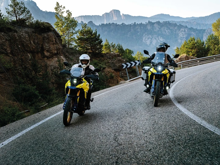 Suzuki svela V-Strom 800DE