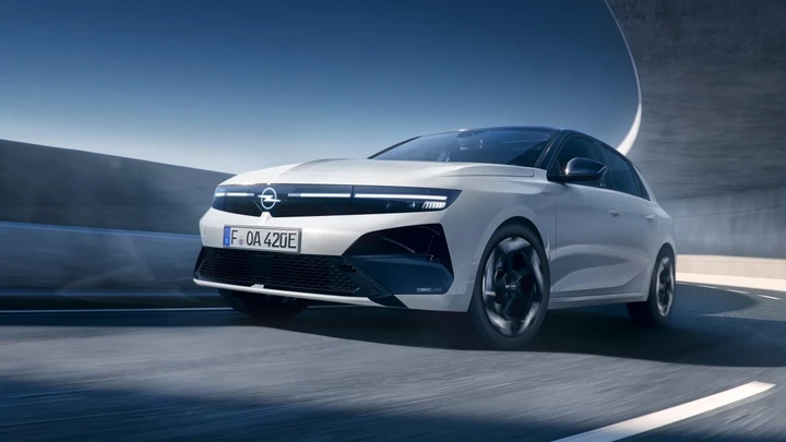 Opel Astra GSE Line, la sportiva per tutti: nel 2027 arriverà anche con 280 CV