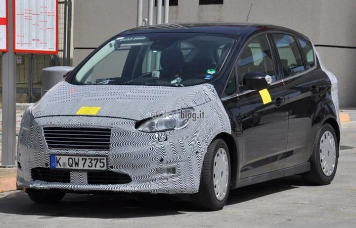 Ford C-Max facelift in nuove foto spia