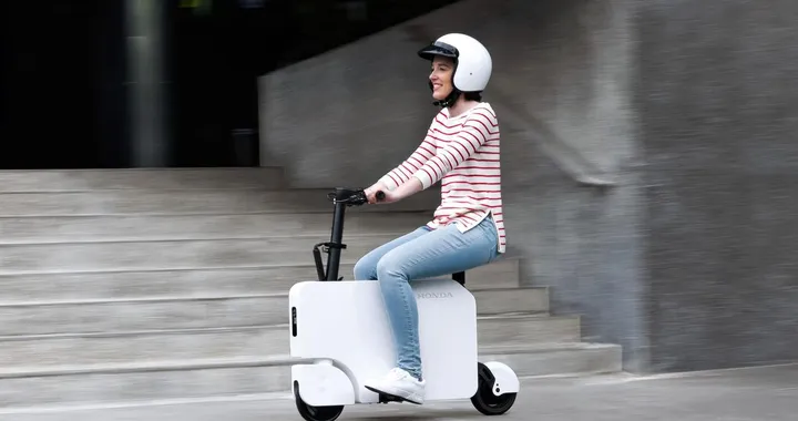 Honda Motocompacto: svelato il nuovo scooter elettrico ultracompatto per la città [FOTO]