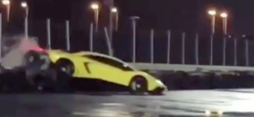 Lamborghini Aventador SV: drifting con incidente [Video]