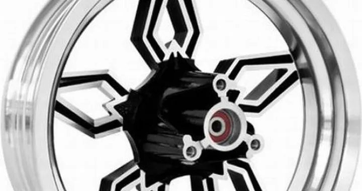 Gyronetics: cerchi in lega Black Diamond per Yamaha Aerox