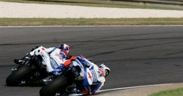 Foto del giorno: Ben Spies, quando la pista va sfruttata tutta...