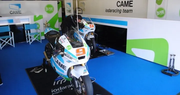 MotoGP: IodaRacing al test in Qatar solo con Petrucci, Leon Camier già in bilico?