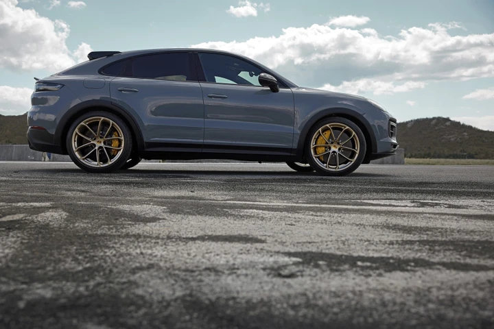 Porsche: le prime indiscrezioni sulla futura Super SUV