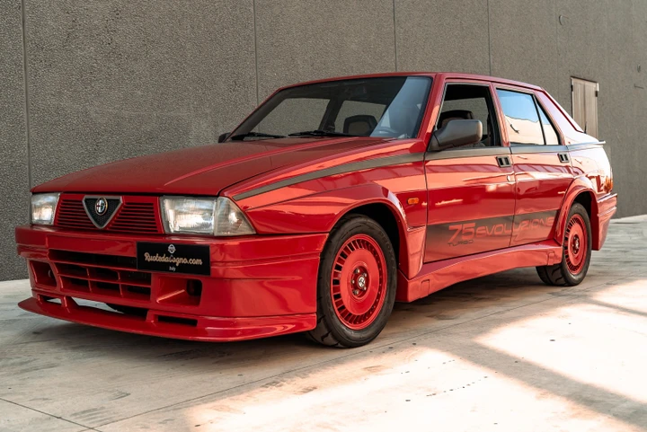 Alfa Romeo 75 Turbo Evoluzione: bellissimo esemplare in vendita