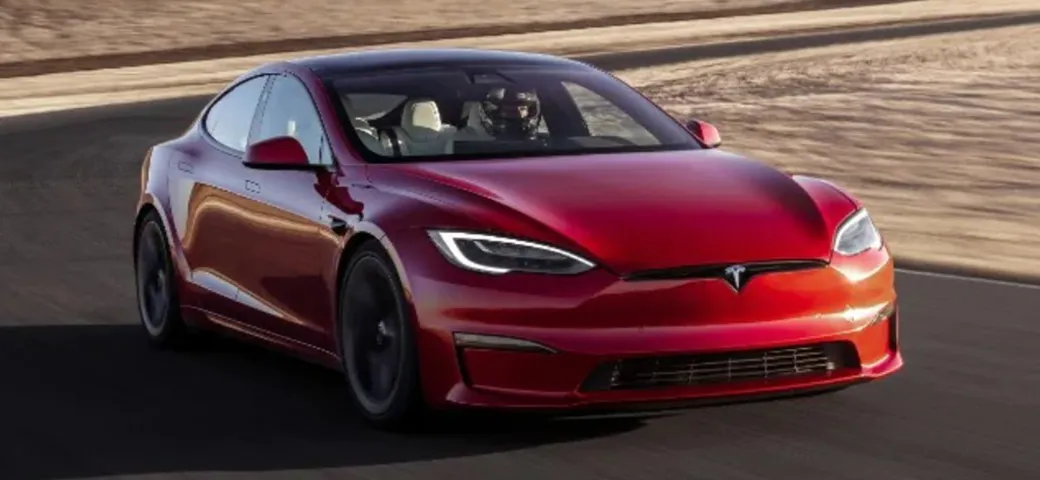 Tesla Model S Plaid: l’elettrica da 1000 CV con sound da V8