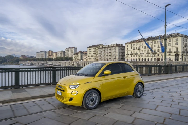 Fiat 500 Hybrid, come va su strada la nuova citycar torinese