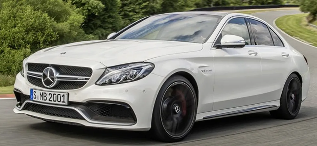 La Mercedes-AMG C 63 nei suoi primi video ufficiali