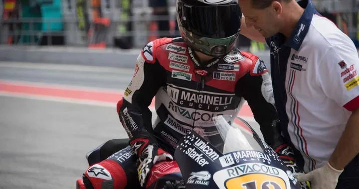 Fenati, parla la mamma: "Minacciato di morte, ma lui è un buono"