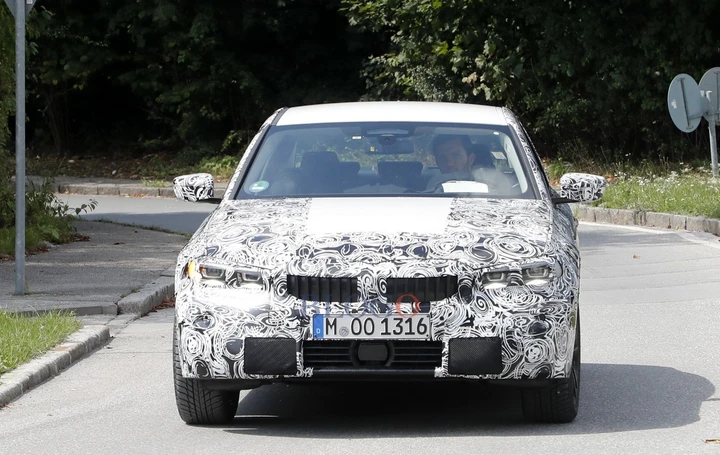 BMW Serie 3: nuove foto spia degli interni