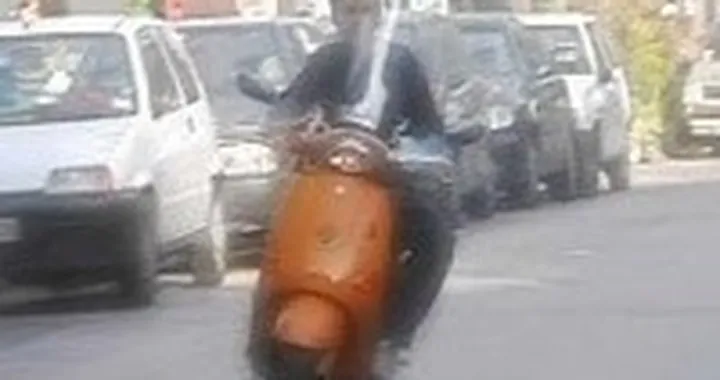 In moto senza casco? se sei stressato puoi!