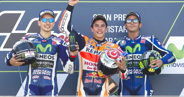MotoGP Aragon 2016: vince Marquez su Lorenzo e Rossi, +52 in classifica [Foto]