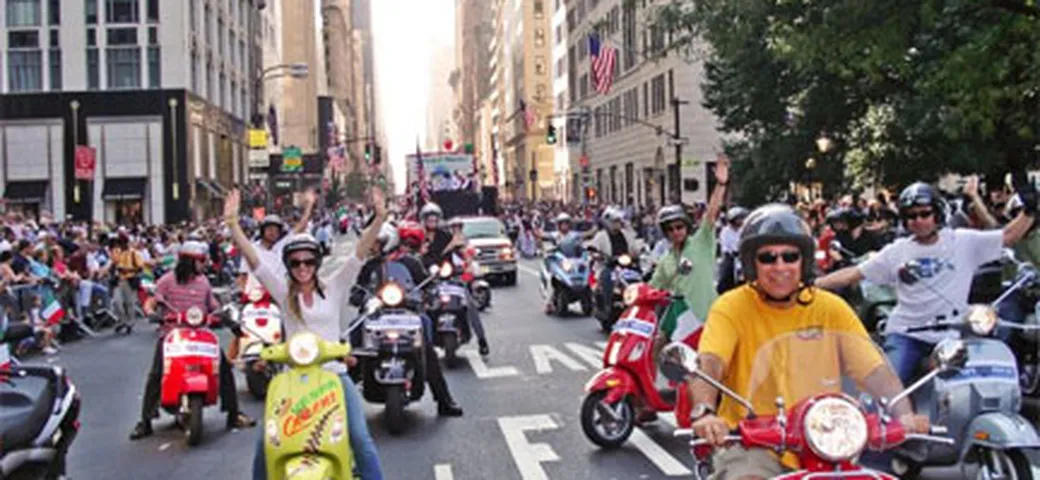 Vespa spopola alla 63a Parata del Columbus Day