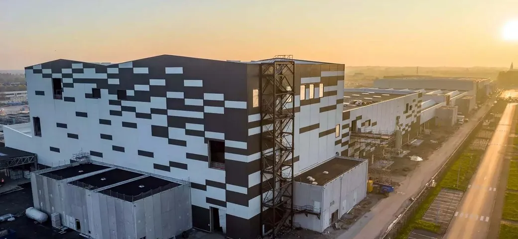 Stellantis e Mercedes aprono la prima gigafactory in Francia