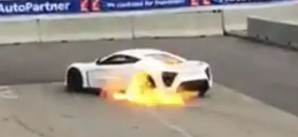 Va in fiamme una Zenvo ST1. Come già successe a Top Gear...