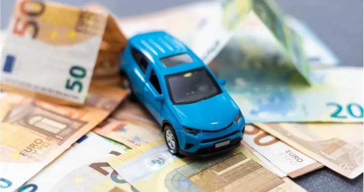 Come calcolare e pagare il bollo auto: guida completa