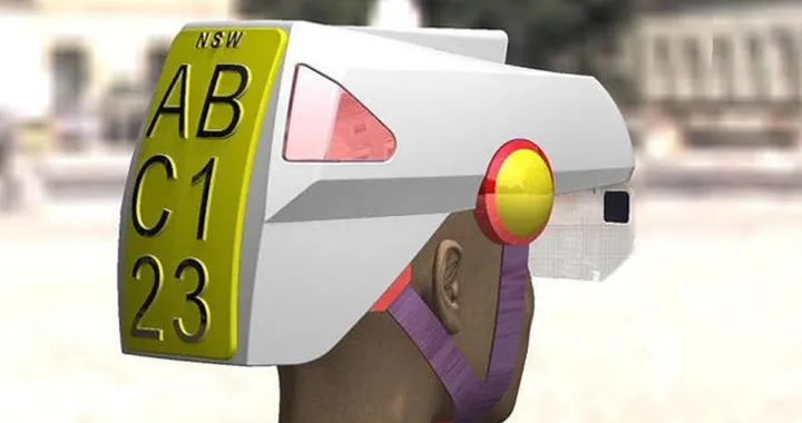 Casco con targa per i ciclisti, proposta shock dall'Australia