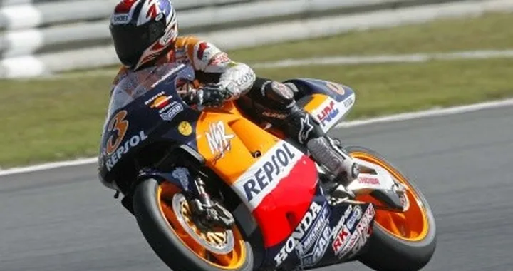 Alex Crivillé in sella alla Honda NSR500 del 1999