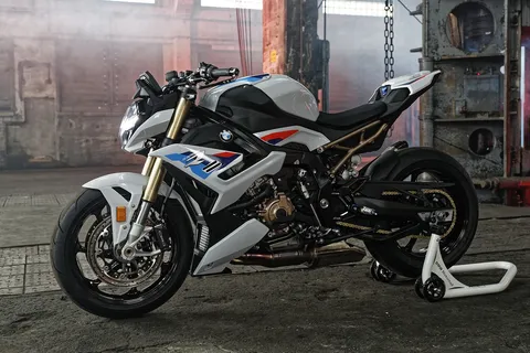 BMW S 1000 R 2021 la nuova roadster e ancora piu affilata