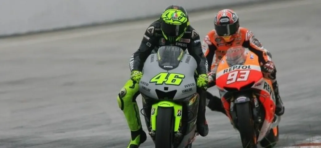 L'allievo (Marquez) a lezione dal maestro (Rossi)