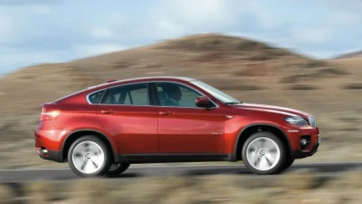 BMW: in arrivo le versioni 335is per Serie 3 Coupé e Cabrio e xDrive40d per X5 e X6