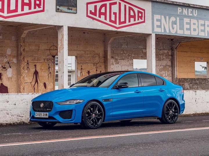 Jaguar XE Reims Edition: omaggio al successo della D-Type