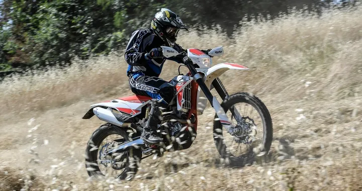 Codice della strada: le modifiche penalizzano le 2 ruote