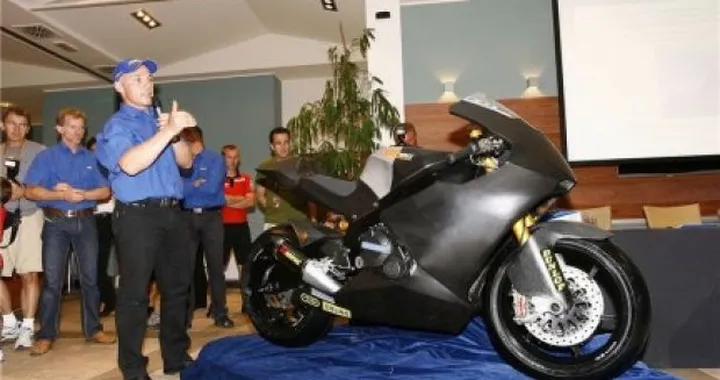 Eskil Suter ha presentato la moto pronta a correre in Moto2