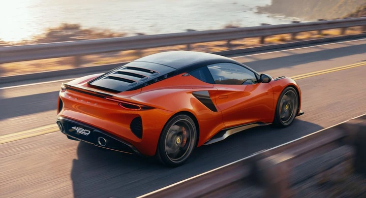 Lotus porta 2.039 CV a Torino: debutto italiano per Eletre X ed Emira 420 Sport