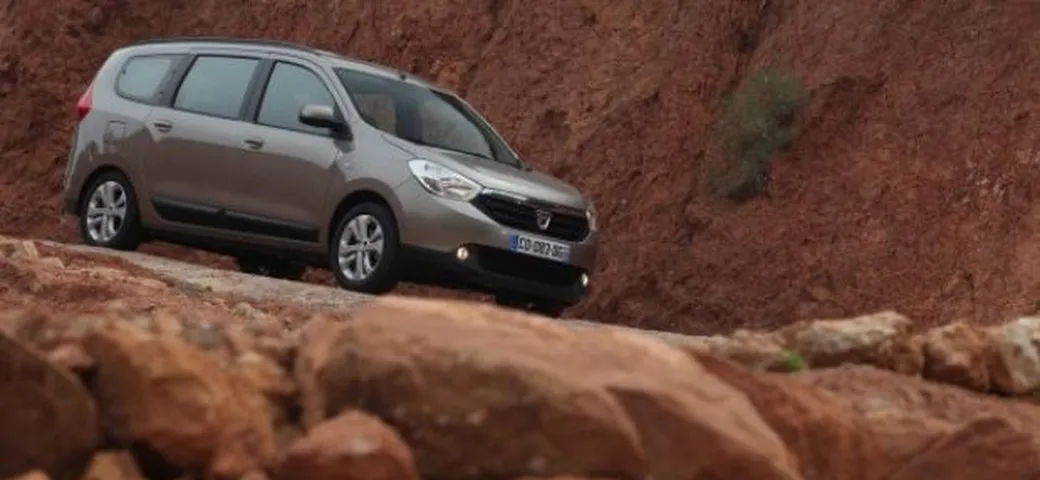 Dacia Lodgy: prova su strada e test drive