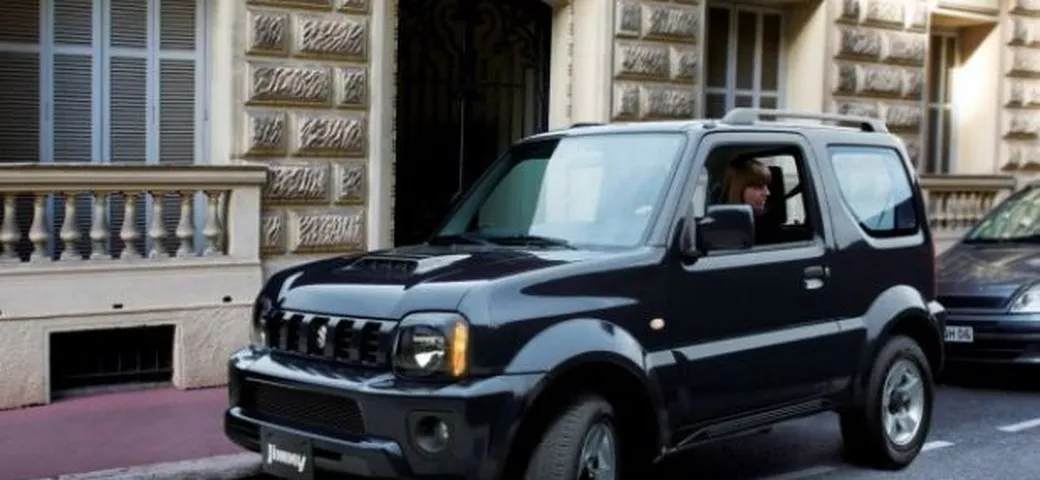 Suzuki Jimny: prime immagini del restyling