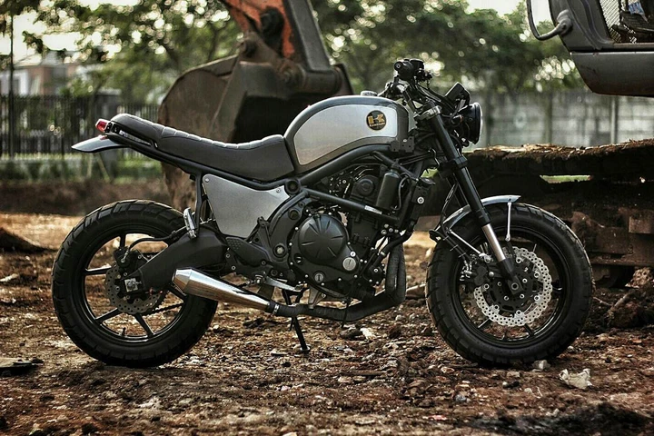 Kawasaki Versys retro scrambler