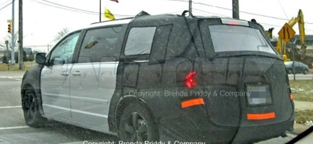 Foto spia del Volkswagen Routan