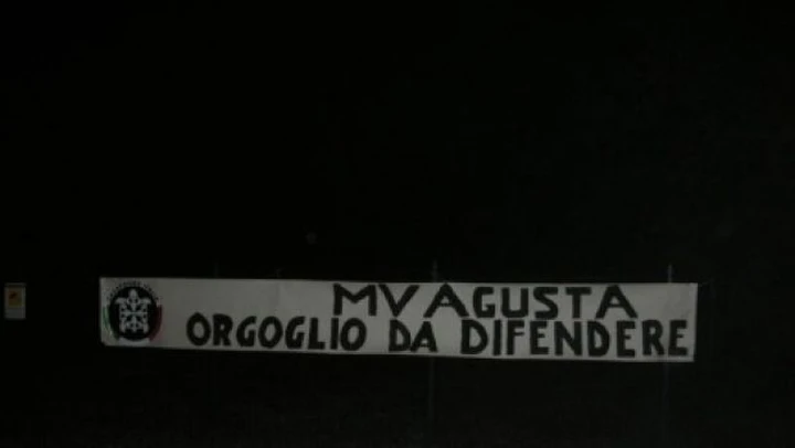 Striscione a sostegno di MV Agusta a firma CasaPound Varese