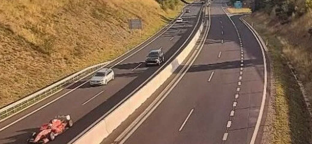Pilota fantasma arrestato: sfrecciava in autostrada su una 