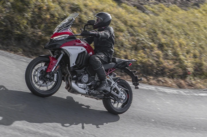 Ducati Multistrada V4, la prova su strada della nuova enduro stradale bolognese (VIDEO)