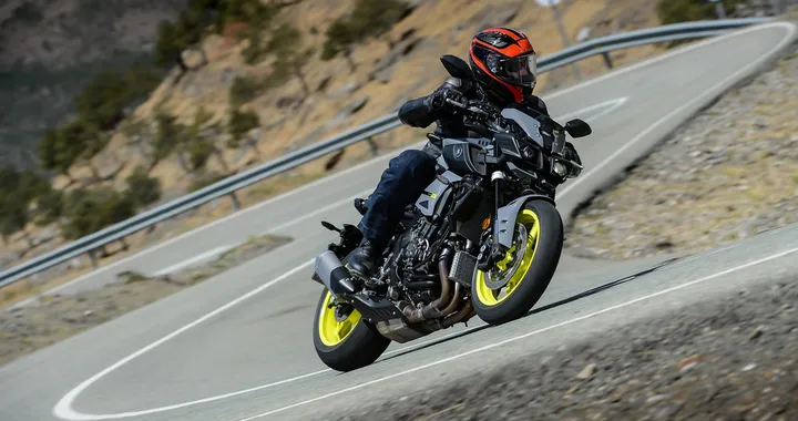 Yamaha MT-10 2016: primo contatto