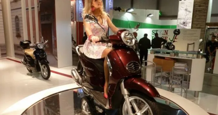 Scarabeo 125/200 ie 2012 - Salone Eicma Milano 2011