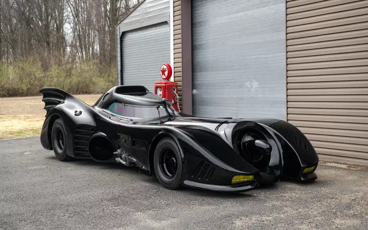 La Batmobile stradale è in vendita con bollino della Warner Bros