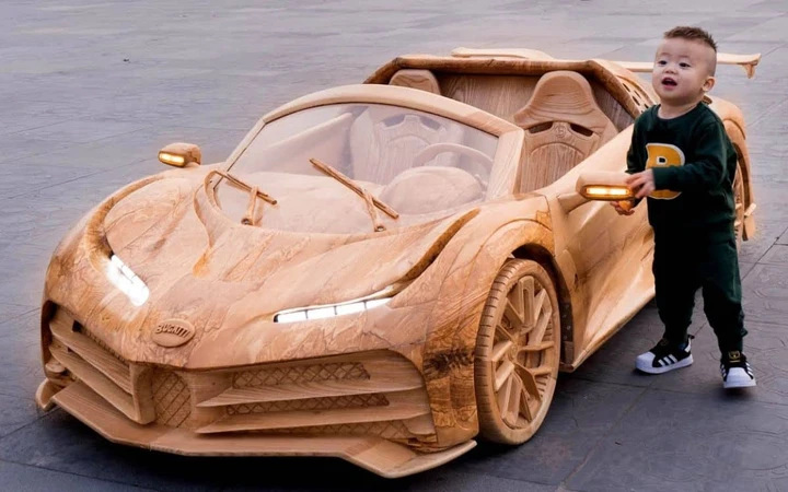 Ricostruisce l'auto di Cristiano Ronaldo: è tutta di legno