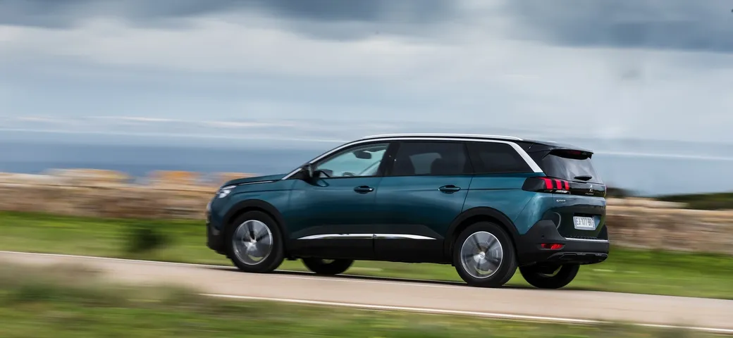 Peugeot 6008: nel 2023 la SUV di grandi dimensioni