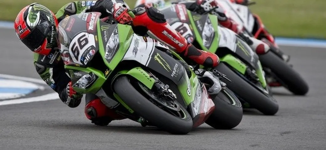 SBK Donington 2015: Tom Sykes centra la doppietta, Rea resta leader [Foto]