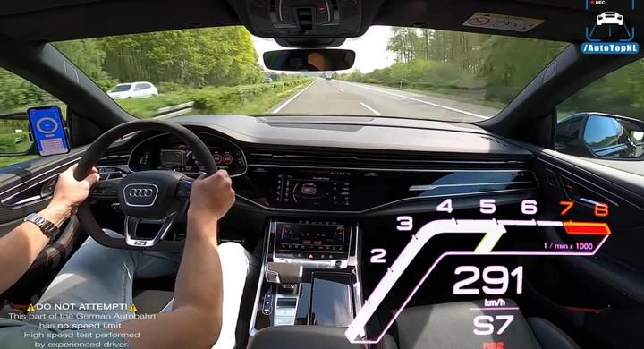 L'Audi RS Q8 vola a 300 km/h sull'autostrada tedesca [Video]