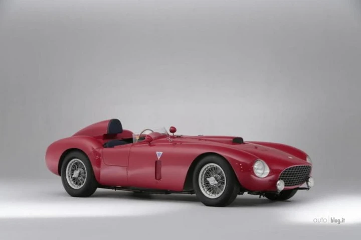 Ferrari 375 Plus: il proprietario trascina in tribunale la casa d'aste Bonhams