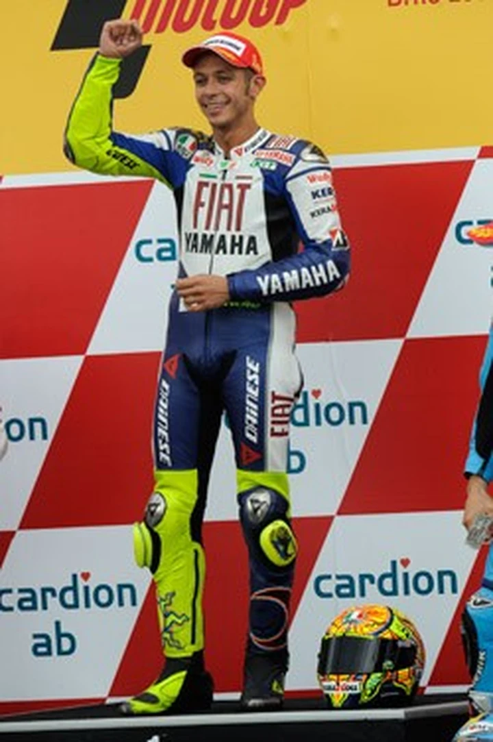 Rossi ipoteca il titolo, non la MotoGP. Stoner chiamato al 