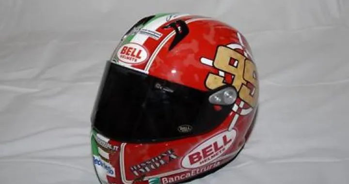 All'asta per beneficienza in casco di Luca Scassa