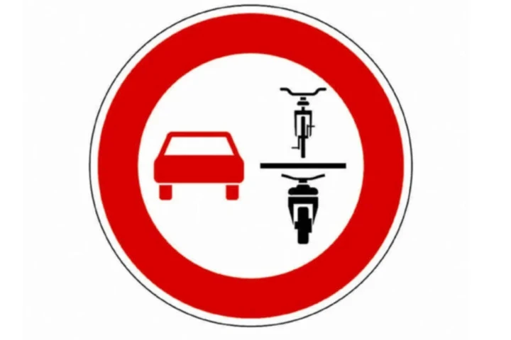 Due cartelli  confondono gli automobilisti: ecco cosa significano davvero