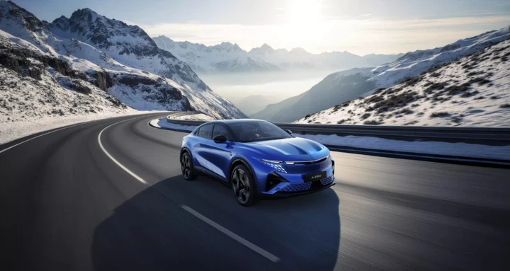 Alpine A390: la nuova era delle sport fastback